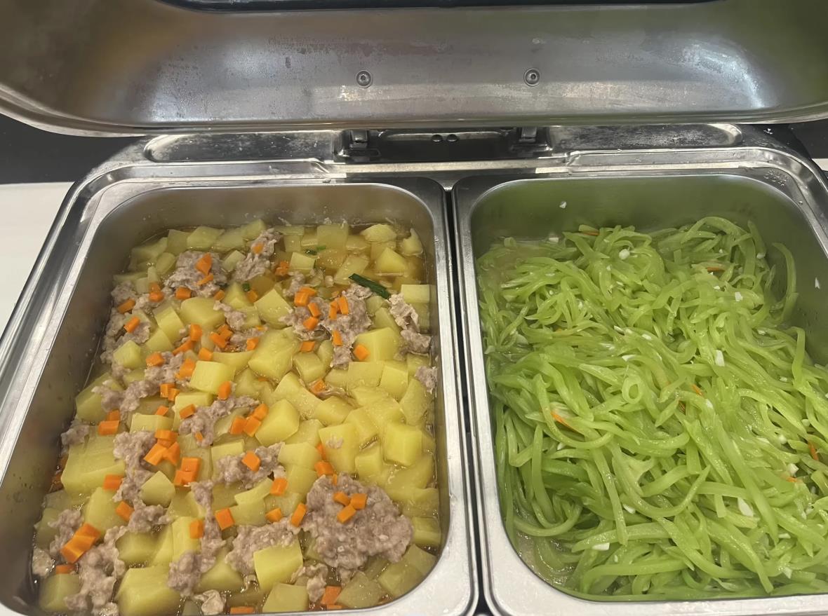 美味的米豆腐肉沫和萵筍絲 美味的米豆腐肉沫和萵筍絲